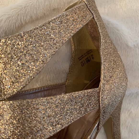 Brand new Spring gold heels - Picture 4 of 5